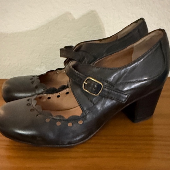 Miz Mooz Black Scalloped Mary Jane Heels - Picture 2 of 3